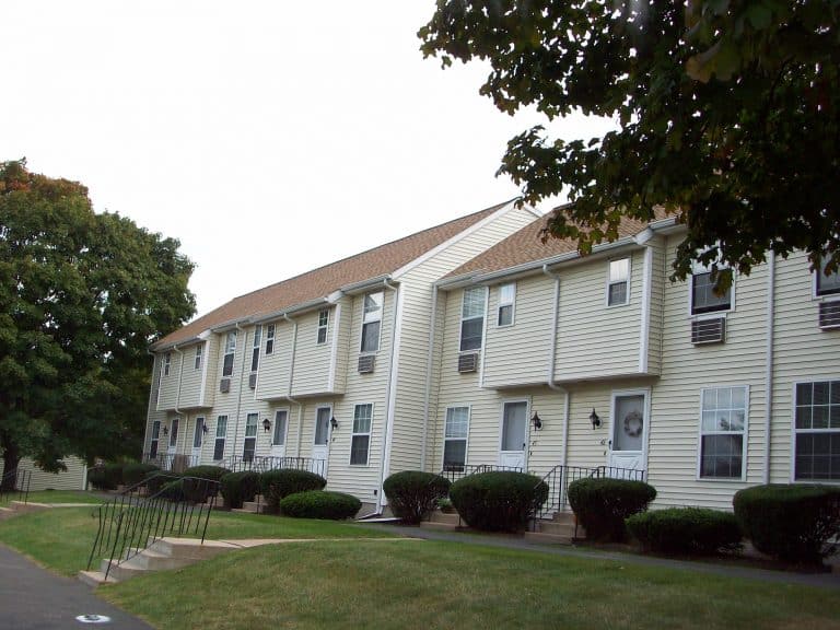 Cornfield Apartments Ellington CT 768x576