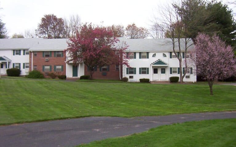 Deerfield Apts Windsor CT 1 768x580