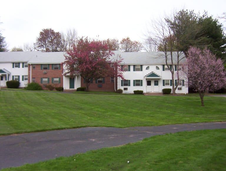 Deerfield Apts Windsor CT 1 768x580